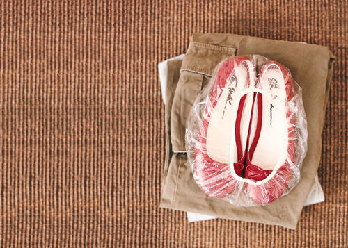 Clever idea: use shower caps to hold shoes when packing