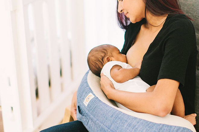 ergobaby natural curve nursing pillow review