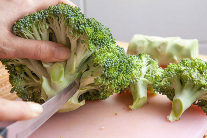 How to keep cut broccoli fresh and ready to use.