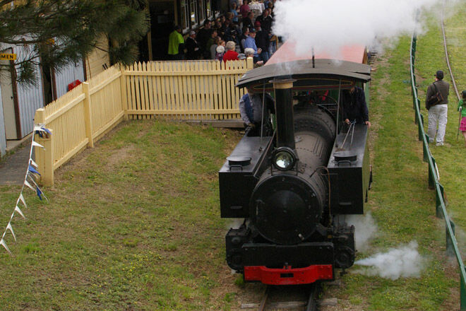 victoria kid train rail railway tram