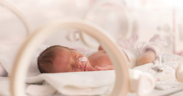 Delayed cord clamping could save thousands of premature babies