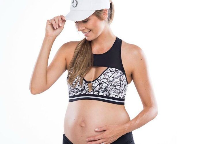 Maternity sports bras from XOthree Active for busy mumstobe