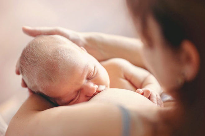 baby angry while breastfeeding