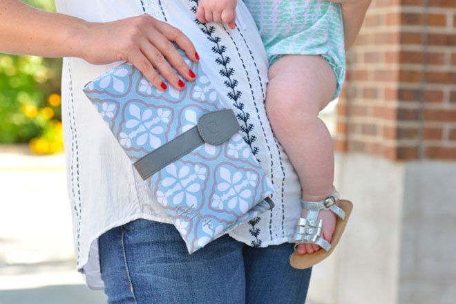 jj cole nappy clutch