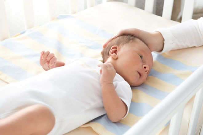how to set up crib for newborn