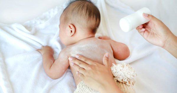 baby powder on babies bottoms