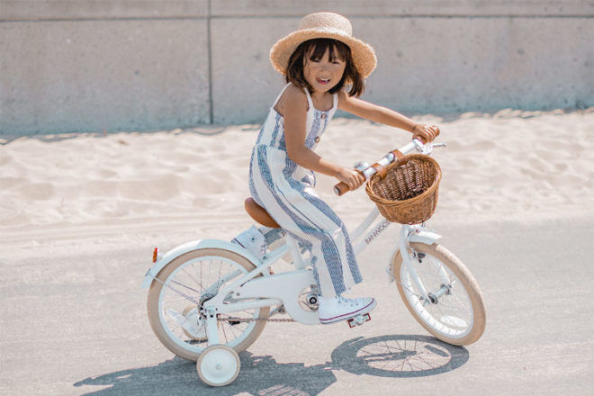 hipkids classic steel bike with wicker basket